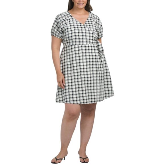 GILLI Plus Plaid Faux Wrap Dress - Picture 5 of 6